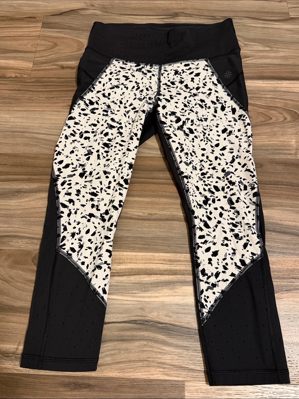 Athleta Printed Stealth TruCool Capri Legging Black White Cropped Women S